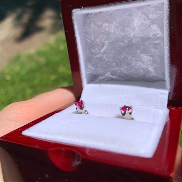 Genuine 14k white gold ruby stud earrings clean and new - Picture 2 of 4